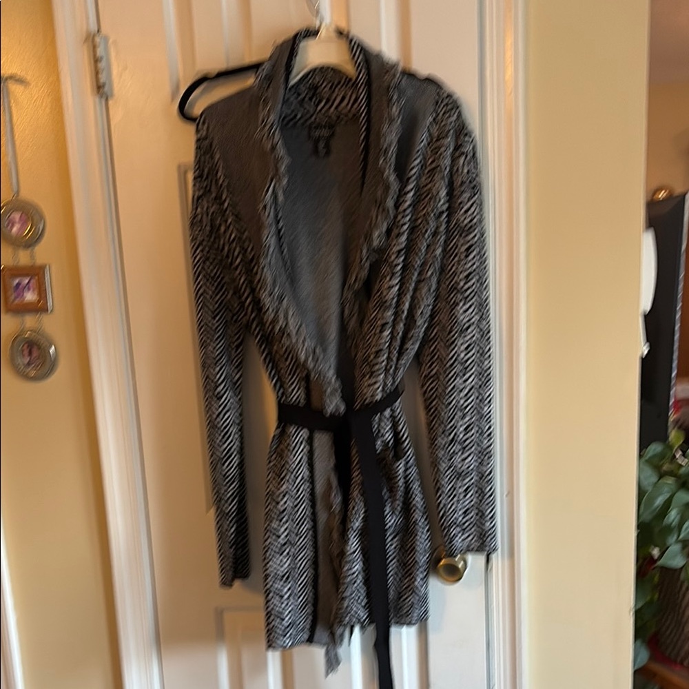 Chic Black and White Patterned Cardigan